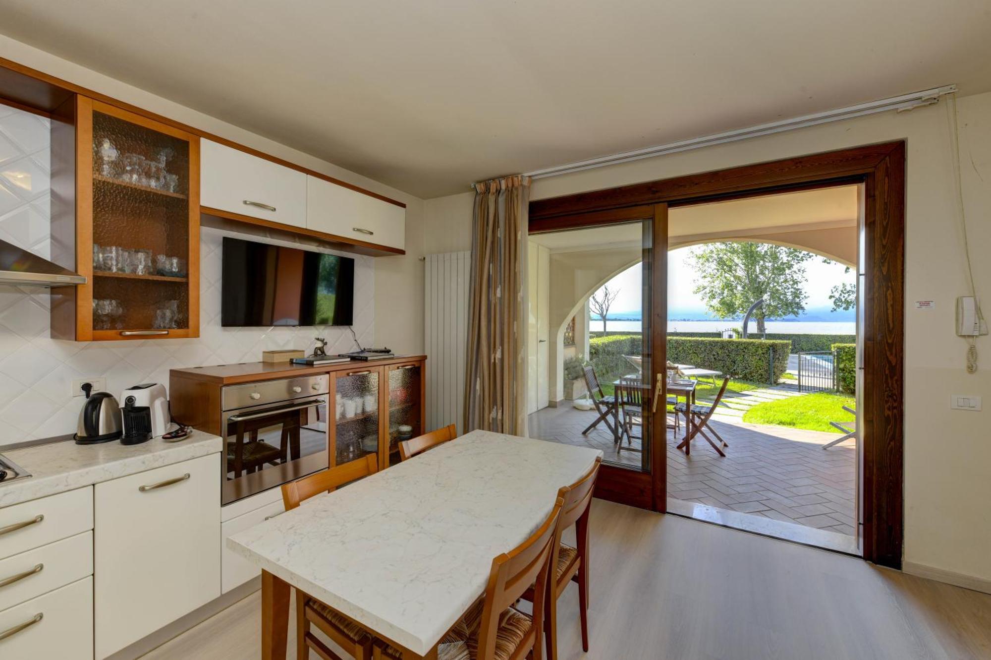 My Sirmione Beach Apartment Superior Luaran gambar