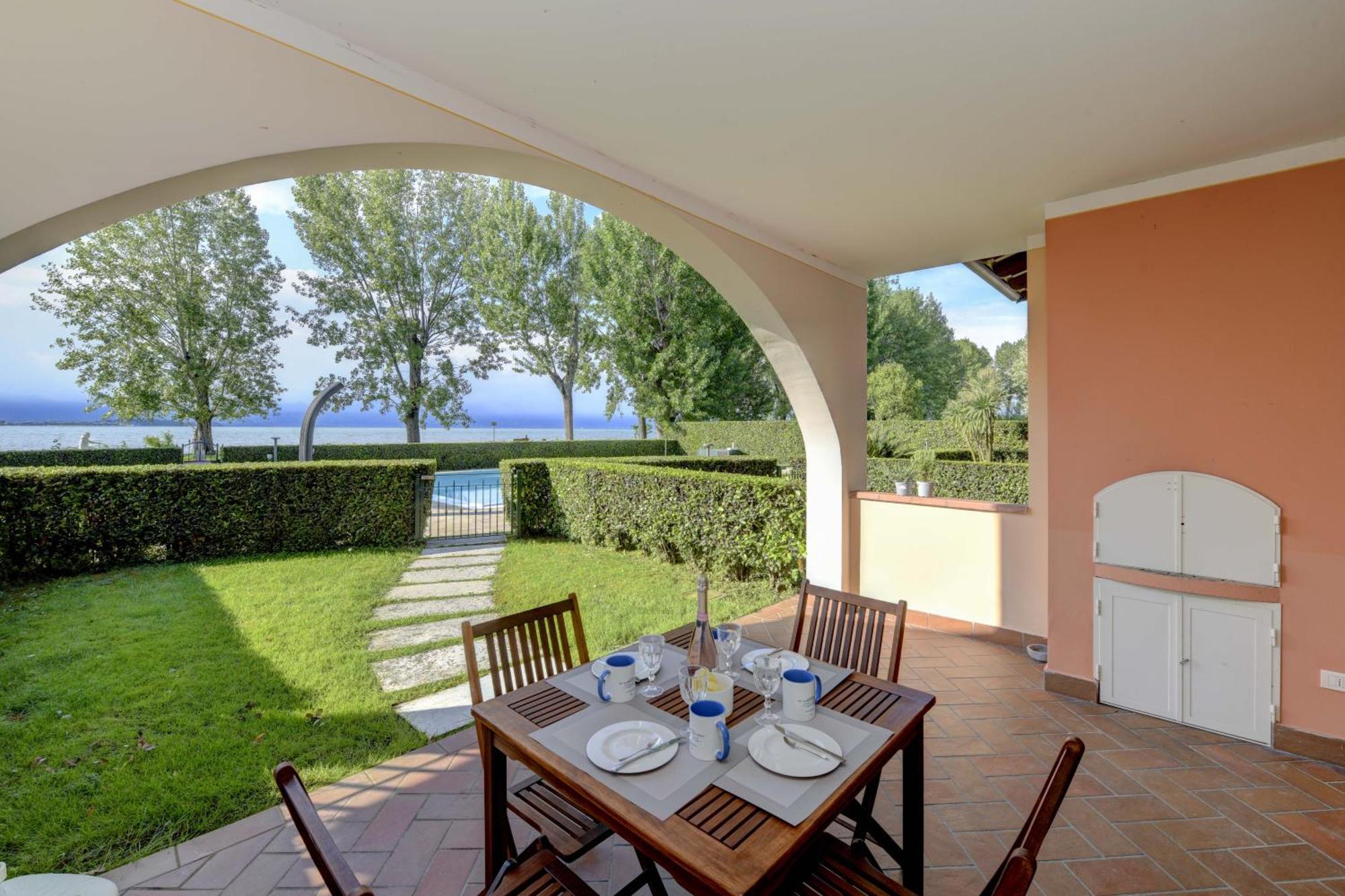 My Sirmione Beach Apartment Superior Luaran gambar