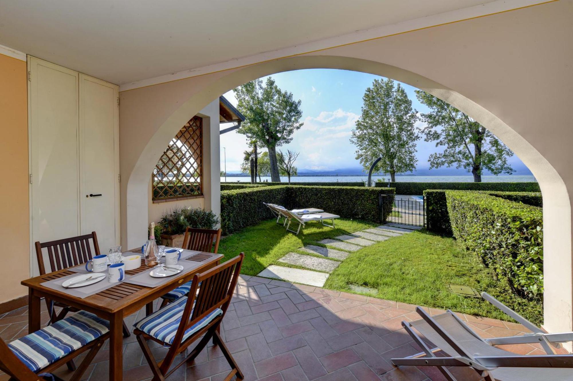My Sirmione Beach Apartment Superior Luaran gambar